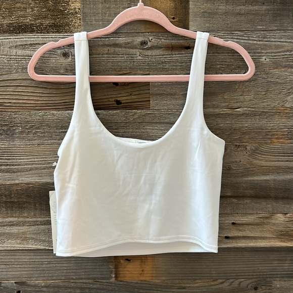 NWT Vuori Daily Crop in White Size Medium - Picture 3 of 6